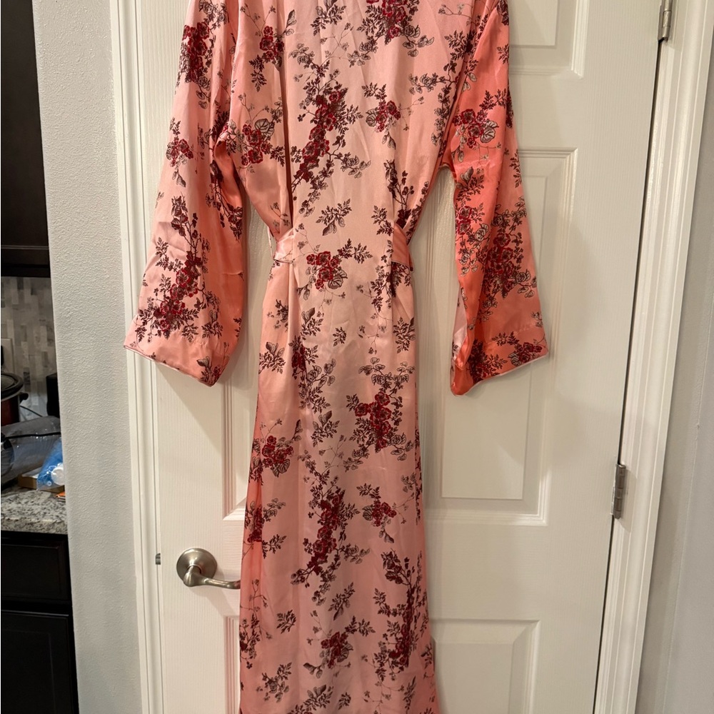 Sensara vintage Floral Satin Robe in Pink - Picture 4 of 6
